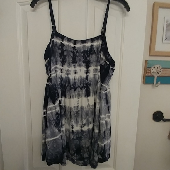 Top - Picture 2 of 4